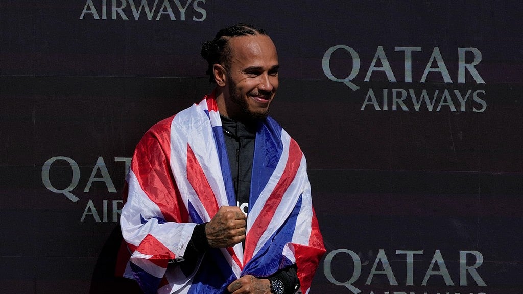 AP : Lewis Hamilton celebrates his British Grand Prix title in Silverstone on Sunday (July 7, 2024).